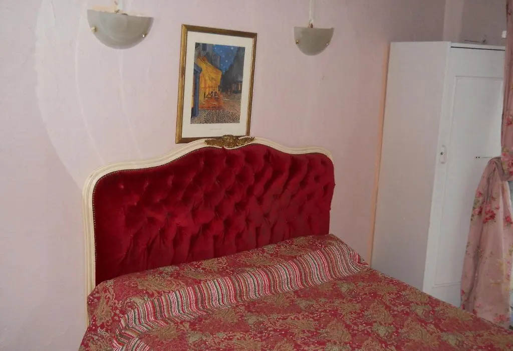 Hotel Le Petit Trianon-1